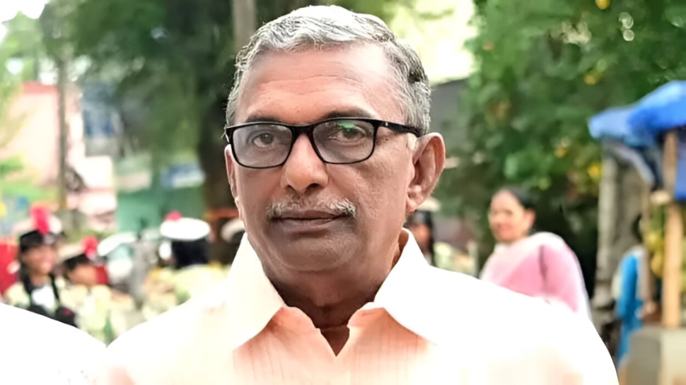 Sabarimala gold theft: ശബരിമല സ്വർണ്ണക്കൊള്ള: ദേവസ്വം ബോർഡ് മുൻ പ്രസിഡൻ്റ് എ പത്മകുമാറിനെ അറസ്റ്റ് ചെയ്തു Sabarimala gold theft: ശബരിമല സ്വർണ്ണക്കൊള്ള: ദേവസ്വം ബോർഡ് മുൻ പ്രസിഡൻ്റ് എ പത്മകുമാറിനെ അറസ്റ്റ് ചെയ്തു