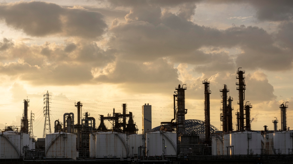 Crude Oil: യൂറോപ്യൻ യൂണിയൻ ഉപരോധം; റഷ്യയിൽ നിന്നും എണ്ണ ഇറക്കുമതി നിർത്തി റിലയൻസ് Crude Oil: യൂറോപ്യൻ യൂണിയൻ ഉപരോധം; റഷ്യയിൽ നിന്നും എണ്ണ ഇറക്കുമതി നിർത്തി റിലയൻസ്