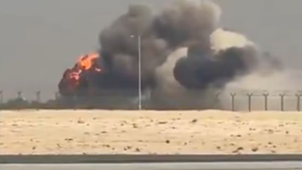 Tejas Plane Crash: ദുബായ് എയർ ഷോയ്ക്കിടെ ഇന്ത്യൻ യുദ്ധവിമാനം തേജസ് തകർന്നുവീണു; പൈലറ്റ് മരിച്ചു Tejas Plane Crash: ദുബായ് എയർ ഷോയ്ക്കിടെ ഇന്ത്യൻ യുദ്ധവിമാനം തേജസ് തകർന്നുവീണു; പൈലറ്റ് മരിച്ചു