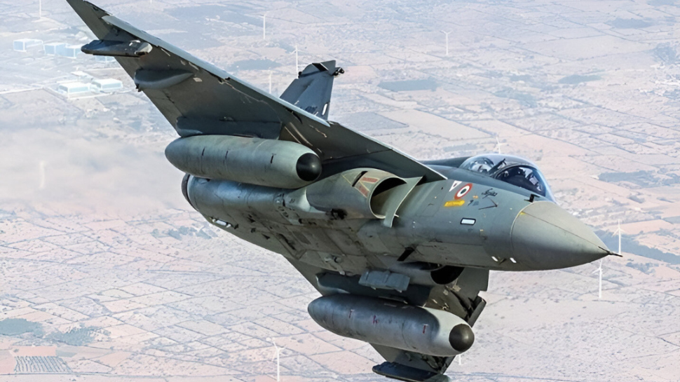 Tejas Fighter Jet: 24 വർഷത്തിനിടെ 2 അപകടങ്ങൾ: ദുബായ് എയർ ഷോയിൽ തകർന്ന തേജസ് യുദ്ധവിമാനത്തെ കുറിച്ച് അറിയാം Tejas Fighter Jet: 24 വർഷത്തിനിടെ 2 അപകടങ്ങൾ: ദുബായ് എയർ ഷോയിൽ തകർന്ന തേജസ് യുദ്ധവിമാനത്തെ കുറിച്ച് അറിയാം