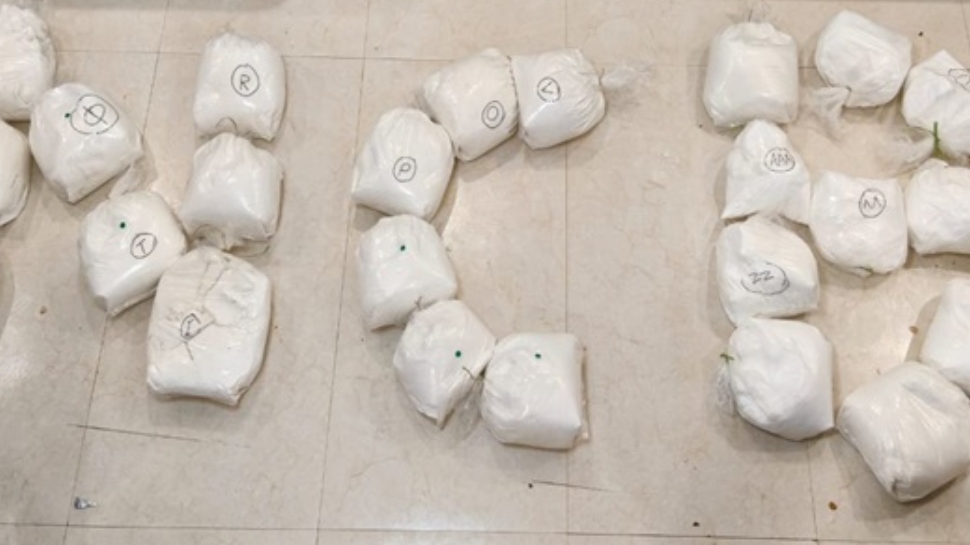 Drugs Seized in Delhi: ഡൽഹിയിൽ 262 കോടി രൂപയുടെ മയക്കുമരുന്ന് പിടികൂടി; പിടികൂടിയത് 328 കിലോ മെത്താഫെറ്റമിൻ Drugs Seized in Delhi: ഡൽഹിയിൽ 262 കോടി രൂപയുടെ മയക്കുമരുന്ന് പിടികൂടി; പിടികൂടിയത് 328 കിലോ മെത്താഫെറ്റമിൻ