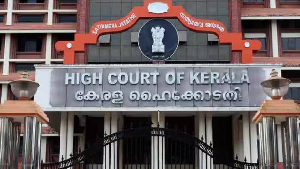 High Court of Kerala: ചോറ്റാനിക്കര ദേവീക്ഷേത്ര പരിസരത്തെ മാലിന്യം; രൂക്ഷ വിമർശനവുമായി ഹൈക്കോടതി High Court of Kerala: ചോറ്റാനിക്കര ദേവീക്ഷേത്ര പരിസരത്തെ മാലിന്യം; രൂക്ഷ വിമർശനവുമായി ഹൈക്കോടതി