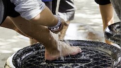 Benefits of washing feet: ഉറങ്ങുന്നതിന് മുൻപ് കാലുകൾ കഴുകാറുണ്ടോ? ഈ ​ഗുണങ്ങൾ നിങ്ങൾക്കുണ്ടാകും‌...