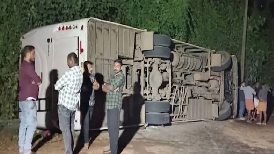 School Bus Accident: നെല്ലാപ്പാറയിൽ വിനോദയാത്രാ സംഘത്തിന്റെ ബസ് മറിഞ്ഞ് അപകടം; നിരവധി പേർക്ക് പരിക്ക്