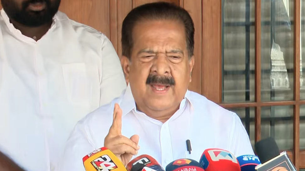 Ramesh Chennithala: 'സ്ത്രീലമ്പടന്മാരെ സംരക്ഷിക്കുകയും, പദവികൾ നൽകുകയും ചെയ്യുന്ന മുഖ്യമന്ത്രിയാണ് ഈ പറയുന്നത്' തിരിച്ചടിച്ച് രമേശ് ചെന്നിത്തല Ramesh Chennithala: 'സ്ത്രീലമ്പടന്മാരെ സംരക്ഷിക്കുകയും, പദവികൾ നൽകുകയും ചെയ്യുന്ന മുഖ്യമന്ത്രിയാണ് ഈ പറയുന്നത്' തിരിച്ചടിച്ച് രമേശ് ചെന്നിത്തല