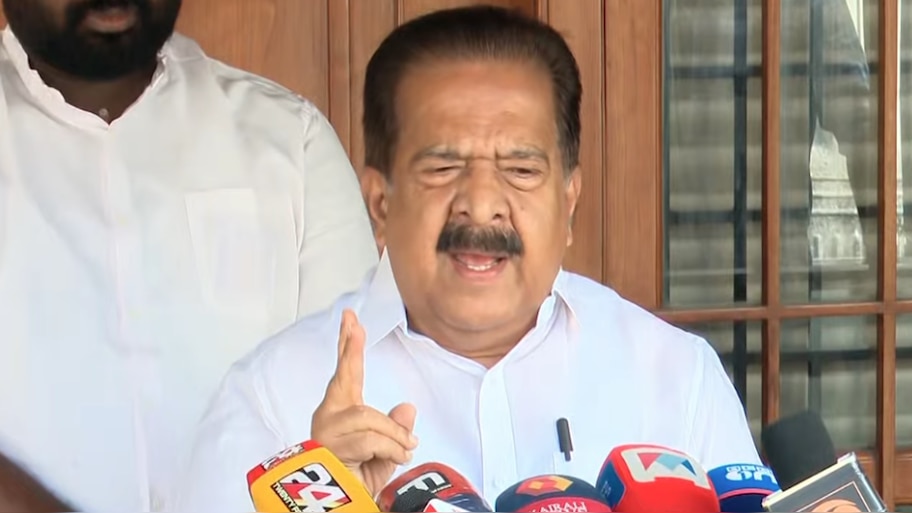 Ramesh Chennithala: 'സ്ത്രീലമ്പടന്മാരെ സംരക്ഷിക്കുകയും, പദവികൾ നൽകുകയും ചെയ്യുന്ന മുഖ്യമന്ത്രിയാണ് ഈ പറയുന്നത്' തിരിച്ചടിച്ച് രമേശ് ചെന്നിത്തല 