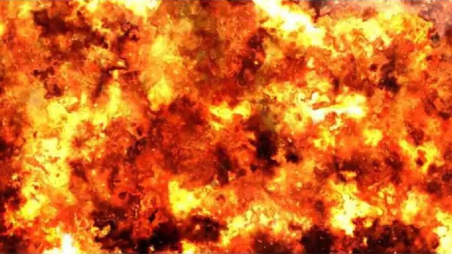 Bomb Blast: പിണറായിയിൽ ബോംബ് സ്ഫോടനം; സിപിഎം പ്രവർത്തകന്റെ കൈപ്പത്തി തകർന്നു