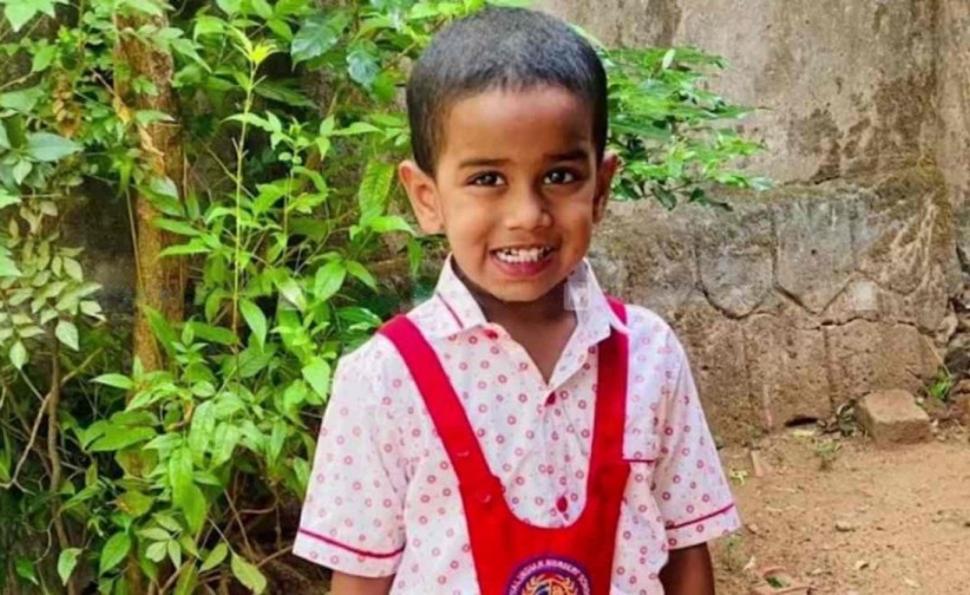 Missing Case: ചിറ്റൂരിൽ ആറ് വയസുകാരനെ കാണാതായി; വ്യാപക തിരച്ചിൽ, പോലീസ് നായ മണം പിടിച്ച് എത്തിയത് കുളത്തിനരികെ Missing Case: ചിറ്റൂരിൽ ആറ് വയസുകാരനെ കാണാതായി; വ്യാപക തിരച്ചിൽ, പോലീസ് നായ മണം പിടിച്ച് എത്തിയത് കുളത്തിനരികെ