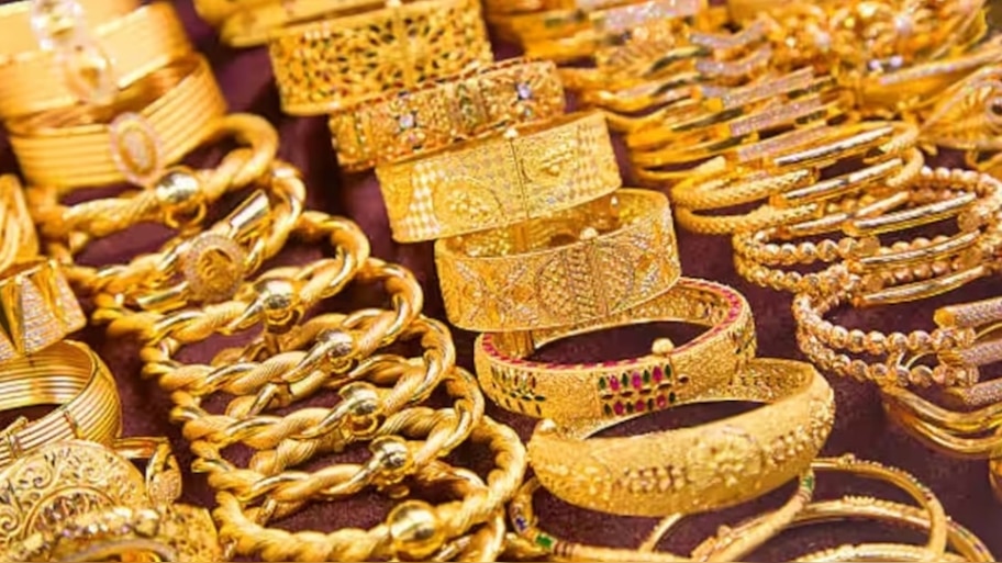 Gold Rate Today: സ്വർണവില വീണ്ടും കുറഞ്ഞു; ​ഗ്രാമിന് 130 രൂപ കുറഞ്ഞ് പവന് ഒന്നേകാൽ ലക്ഷത്തിലേക്ക്