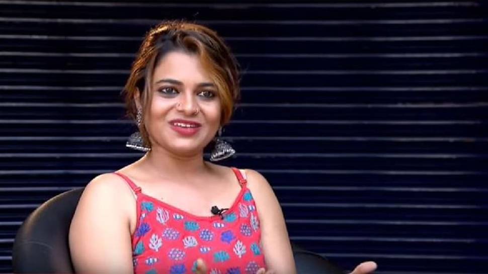 Jazla Madasseri: 'രാഹുൽ വെറും കോഴിയല്ല, കുരുപ്പ് പിടിച്ച കോഴി'; പോസ്റ്റുമായി ജസ്ല മാടശ്ശേരി Jazla Madasseri: 'രാഹുൽ വെറും കോഴിയല്ല, കുരുപ്പ് പിടിച്ച കോഴി'; പോസ്റ്റുമായി ജസ്ല മാടശ്ശേരി