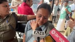 Minister Veena George Injured: കണ്ണൂരിൽ കെഎസ്‍യു പ്രതിഷേധത്തിനിടെ വീണ ജോർജിന് പരിക്ക്; മന്ത്രിയെ ആശുപത്രിയിൽ പ്രവേശിപ്പിച്ചു