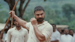 Pallichattambi: വമ്പൻ വിഷു റിലീസുമായി ടൊവിനോ; 'പള്ളിച്ചട്ടമ്പി' പുതിയ ഗാനം പുറത്തിറങ്ങി
