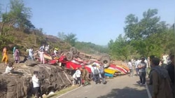 ജമ്മു കശ്മീരിൽ വാഹനാപകടം; ബസ് കൊക്കയിലേക്ക് മറിഞ്ഞ് 15 മരണം