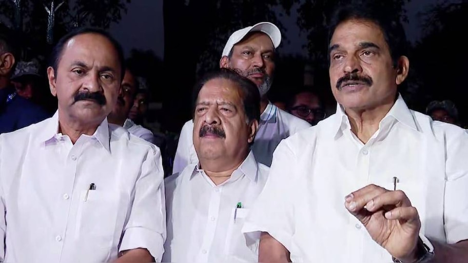 'ഇന്ന് തന്നെ എടുത്തു മാറ്റണം, ഇനി ഫ്ലക്സും പ്രകടനവും വേണ്ട'; ഒന്നിച്ച് ആഹ്വാനം ചെയ്ത് കെസി, ആർസി, വിഡി