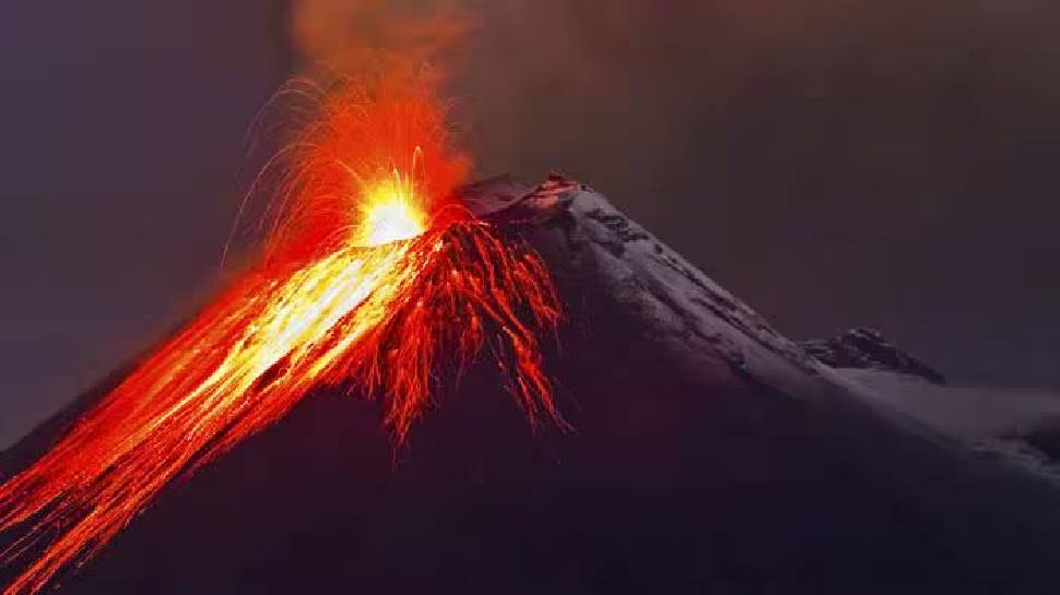 Volcanic Eruption: പർവ്വതാരോഹണത്തിനിടെ പെട്ടെന്ന് അഗ്നിപർവ്വതം പൊട്ടിത്തെറിച്ചു; മൂന്ന് മരണം Volcanic Eruption: പർവ്വതാരോഹണത്തിനിടെ പെട്ടെന്ന് അഗ്നിപർവ്വതം പൊട്ടിത്തെറിച്ചു; മൂന്ന് മരണം
