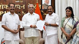 ചെന്നിത്തലയ്ക്ക് ആഭ്യന്തരവും വിജിലൻസും; മുഖ്യമന്ത്രിക്ക് ധനവകുപ്പ്