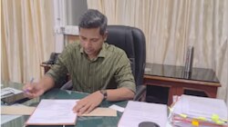 അവധി ദിനത്തിൽ സെക്രട്ടറിയേറ്റിലെത്തി ചുമതലയേറ്റ് രത്തൻ ഖേൽക്കർ