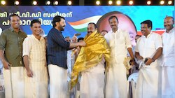മുഖ്യമന്ത്രി വി.ഡി സതീശന് സ്വീകരണം; പൊന്നാട അണിയിച്ച് മമ്മൂട്ടി, ചിത്രങ്ങൾ