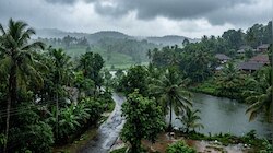 സംസ്ഥാനത്ത് മഴ ശക്തം; നാല് ജില്ലകളിൽ ഓറഞ്ച് അലർട്ട്, 10 ജില്ലകളിൽ യെല്ലോ അലർട്ട്