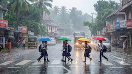 കനത്ത മഴ; 4 ജില്ലകളിലെ വിദ്യാഭ്യാസ സ്ഥാപനങ്ങൾക്ക് നാളെ അവധി