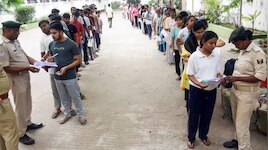 അതീവ സുരക്ഷയിൽ നീറ്റ് പുനഃപരീക്ഷ; ചോദ്യപേപ്പറുകൾ എത്തിക്കാൻ വ്യോമസേന രംഗത്ത്