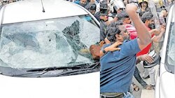 ED Officers Attack Case: ഇഡി ഉദ്യോഗസ്ഥരെ ആക്രമിച്ച കേസ്; അഞ്ച് പ്രതികളെ പൊലീസ് കസ്റ്റഡിയിൽ വിട്ടു
