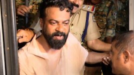വട്ടിയൂർക്കാവിൽ ബിജെപി കൗൺസിലറുടെ അറസ്റ്റിനിടെ നാടകീയ സംഭവങ്ങൾ; വെടിയുതിർത്ത് പോലീസ്