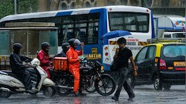 Maharashtra Monsoon News: മഹാരാഷ്ട്രയിൽ മഴക്കെടുതിയിൽ 13 മരണം; റെഡ്, ഓറഞ്ച് അലർട്ടുകൾ, മുംബൈയിൽ കടൽ പ്രക്ഷുബ്ധമാകും