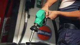 Petrol Diesel Price: ക്രൂഡ് ഓയിൽ നിരക്കിൽ ഇടിവ്; രാജ്യത്ത് പെട്രോൾ ഡീസൽ വില കുറച്ചേക്കും