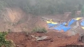 Wayanad Landslide: വയനാട്ടിൽ മണ്ണിടിച്ചിൽ; നിരവധി പേർ കുടുങ്ങിക്കിടക്കുന്നതായി സംശയം, രക്ഷാപ്രവർത്തനം പുരോ​ഗമിക്കുന്നു