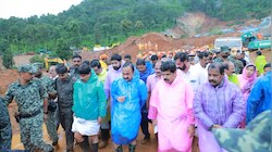 CM VD Satheesan in Wayanad: വയനാട് ദുരന്തമേഖലയിൽ മുഖ്യമന്ത്രി; ദുരിതാശ്വാസ ക്യാംപിലെത്തി, പരിക്കേറ്റ് ചികിത്സയിലുള്ളവരെയും സന്ദർശിച്ചു