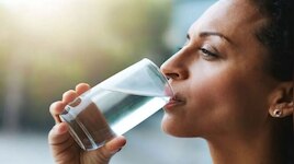Water after meals: ഭക്ഷണശേഷം എത്ര സമയം കഴിഞ്ഞിട്ട് വെള്ളം കുടിക്കാം? 