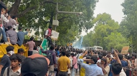 CJP Protest Delhi: കണ്ണീർവാതകവും ലാത്തിച്ചാർജും! സിജെപി പ്രവർത്തകർക്ക് നേരെ പോലീസ് നടപടി; രാജ്യതലസ്ഥാനത്ത് വൻ പ്രക്ഷോഭം