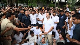 Rahul Gandhi: പ്രധാനമന്ത്രിയുടെ വസതിക്ക് മുന്നിൽ കോൺഗ്രസിന്റെ മിന്നൽ പ്രതിഷേധം; കാരണം വെളിപ്പെടുത്തി രാഹുൽ ഗാന്ധി