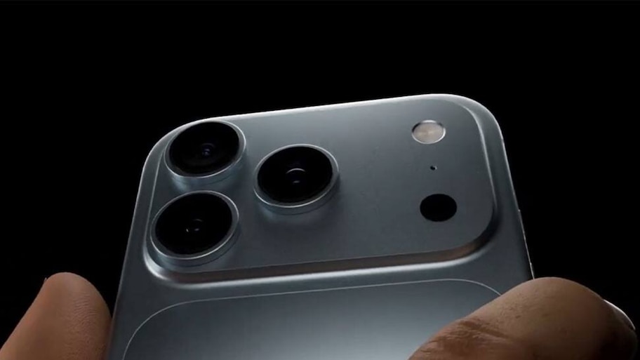 iPhone 17 Series: വിൽപ്പനയിൽ ആപ്പിളിന് പുതിയ റെക്കോർഡ്;  ഇന്ത്യൻ വിപണി ഭരിച്ച് ഐഫോൺ 17 സീരീസ്