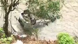 Idukki Accident: കാർ തോട്ടിലേക്ക് മറിഞ്ഞ് ഒരാൾക്ക് ദാരുണാന്ത്യം; ഒരാളുടെ നില ഗുരുതരം!