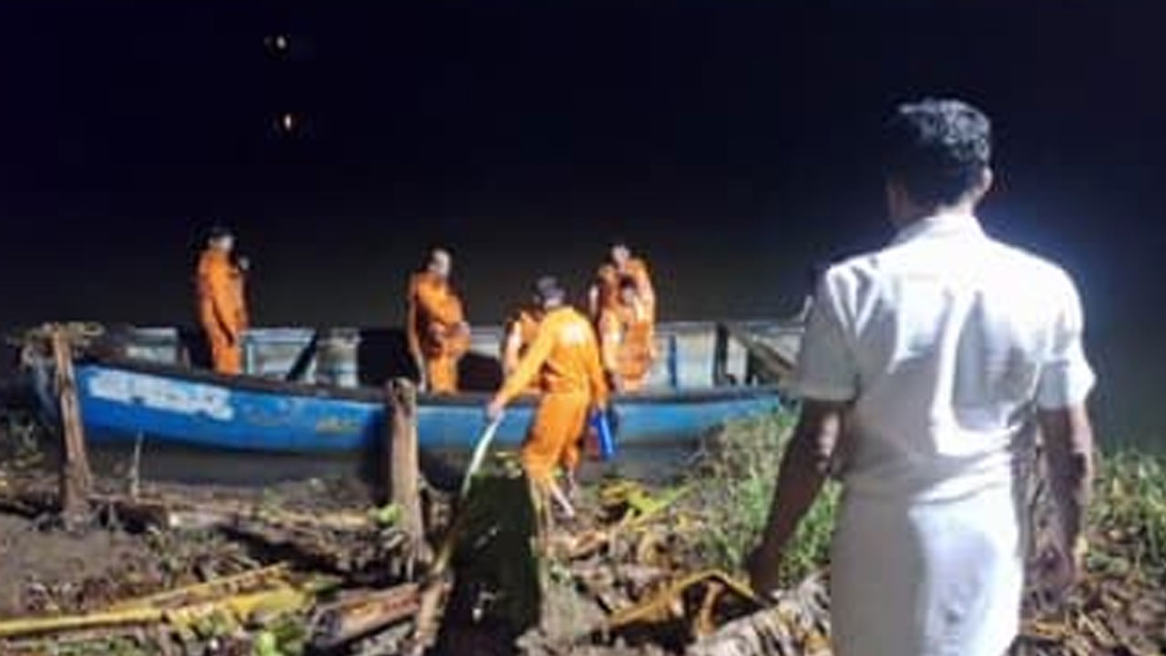 ചാലിയാറിൽ ബോട്ട് മറിഞ്ഞ് യുവാവിനെ കാണാതായി