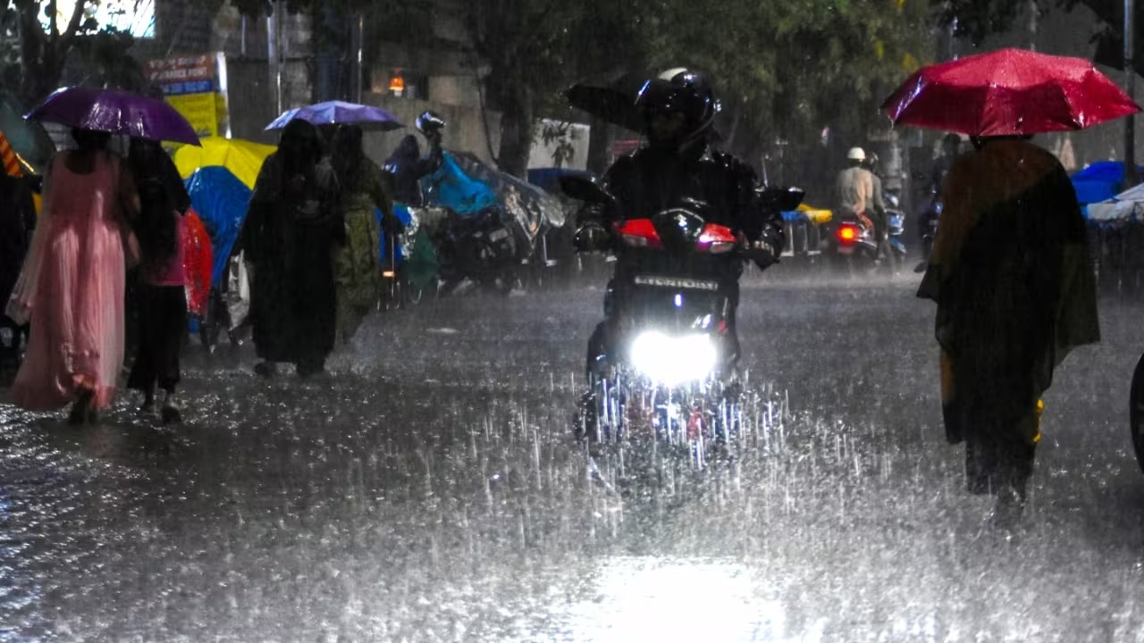 കേരളത്തിൽ വീണ്ടും മഴ; രണ്ട് ജില്ലകളിൽ യെല്ലോ അലർട്ട്