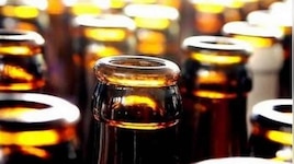 Gujarat Spurious Liquor Tragedy: ഗുജറാത്തിൽ വ്യാജമദ്യ ദുരന്തത്തിൽ നാല് മരണം; മദ്യശേഖരം പിടിച്ചെടുത്തു, 10 പേർ കസ്റ്റഡിയിൽ