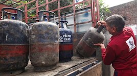 LPG Price Hike: മാസത്തിന്റെ ആദ്യ ദിനം ഉപഭോക്താക്കൾക്ക് ഇരുട്ടടി; പാചകവാതക വില വർധിച്ചു