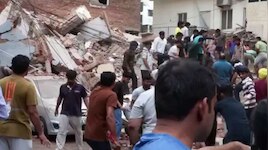 Delhi Building Collapse: ഡൽഹിയിൽ കെട്ടിടം തകർന്ന് അപകടം; 6 പേരെ രക്ഷപ്പെടുത്തി, നിരവധി പേർ കുടുങ്ങിക്കിടക്കുന്നു