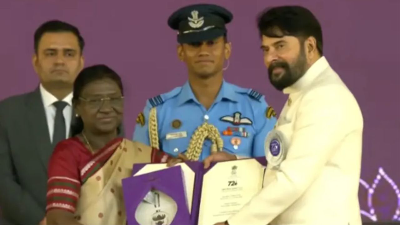 നാലാം ദേശീയ പുരസ്കാരം ഏറ്റുവാങ്ങി മമ്മൂട്ടി