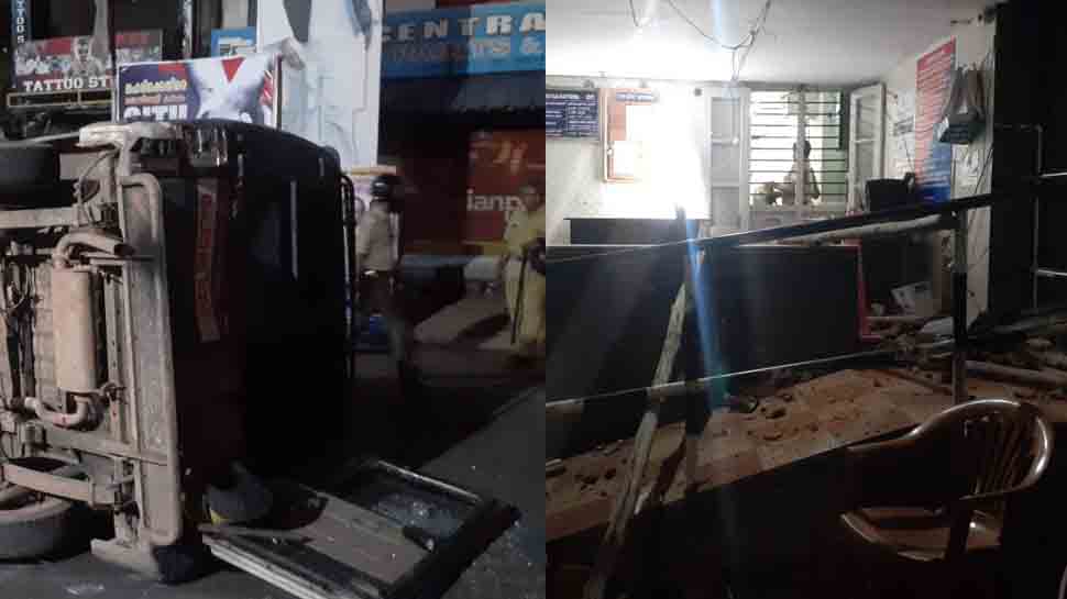 Vizhinjam Police Station Attack Live Update : വിഴിഞ്ഞം പോലീസ് സ്റ്റേഷനിൽ അഴിഞ്ഞാടി സമരക്കാർ; 40തോളം പോലീസുകാർക്ക് പരിക്ക്; സ്ഥലത്ത് വൻ പോലീസ് സന്നാഹം Vizhinjam Police Station Attack Live Update : വിഴിഞ്ഞം പോലീസ് സ്റ്റേഷനിൽ അഴിഞ്ഞാടി സമരക്കാർ; 40തോളം പോലീസുകാർക്ക് പരിക്ക്; സ്ഥലത്ത് വൻ പോലീസ് സന്നാഹം