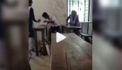 Viral Video: ക്ലാസ്മുറിയിൽ കാമുകനോട് പെൺകുട്ടി ചെയ്തത്..! വീഡിയോ വൈറൽ