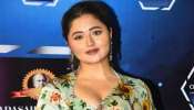 Rashami Desai: സൂര്യകാന്തി പുഷ്പങ്ങള്‍ നെഞ്ചിലേറ്റി രശ്മി ദേശായി!! ചൂടന്‍ ചിത്രങ്ങൾ വൈറൽ  