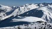 Gulmarg Snowfall: മഞ്ഞില്‍ പൊതിഞ്ഞ് ഗുള്‍മാര്‍ഗ്, സീസണിലെ ആദ്യ മഞ്ഞുവീഴ്ചയുടെ ചിത്രങ്ങള്‍ വൈറല്‍ 