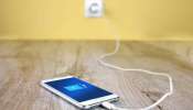 Mobile phone charging: മൊബൈൽ ചാ‍ർജർ സോക്കറ്റിൽ നിന്ന് ഊരാറില്ലേ? അപകടം കാത്തിരിക്കുന്നു!