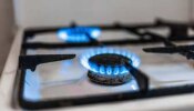 ​Gas Burner Cleaning Tips: ഗ്യാസ് ബർണറിലെ അഴുക്ക് എളുപ്പത്തിൽ കളയാം; ഈ ടിപ്സ് പരീക്ഷിച്ച് നോക്കൂ...