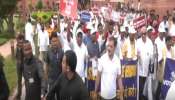 വോട്ട് ക്രമക്കേടിൽ പ്രതിപക്ഷത്തിന്റെ പ്രതിഷേധം; മാർച്ച് തടഞ്ഞ് പോലീസ്, രാഹുൽ ഗാന്ധിയെയും പ്രിയങ്ക ഗാന്ധിയെയും അറസ്റ്റ് ചെയ്ത് നീക്കി