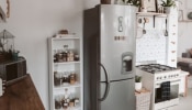 Vastu Tips Fore Fridge: കൈയ്യിൽ പണം നിൽക്കുന്നില്ലേ? ഫ്രിഡ്ജിന്റെ സ്ഥാനം കൃത്യമല്ലെങ്കിലും പണി കിട്ടാം! വാസ്തു പ്രകാരം ശരിയായ ദിശ ഏത്?